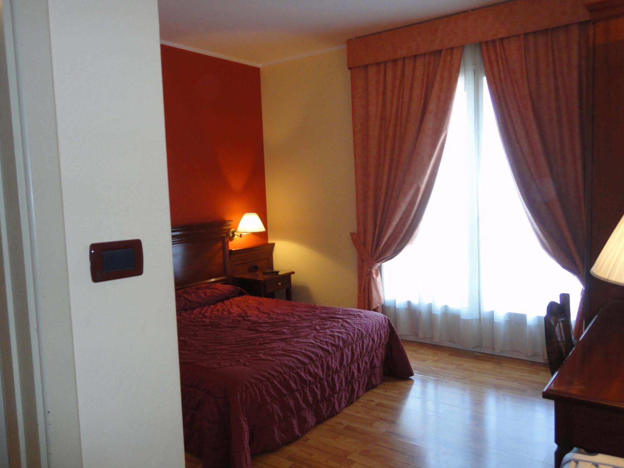 Hotel Vazzana Volpiano Zewnętrze zdjęcie