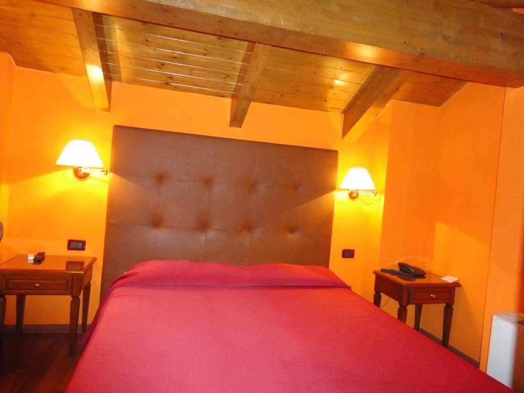 Hotel Vazzana Volpiano Pokój zdjęcie